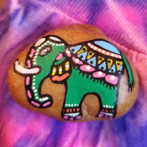 Mehndi Elephant green Painted rock OOAK Art - Picture 1 of 3